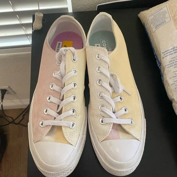 Color changing converse - Picture 2 of 3